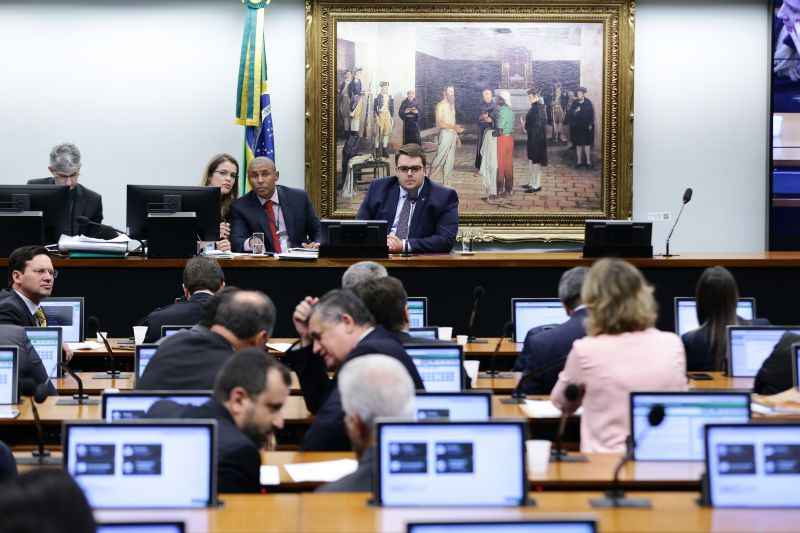 Presidente da Comissão de Constituição, Justiça e Cidadania da Câmara (CCJ), Felipe Francischini (PSL-PR) em sessão