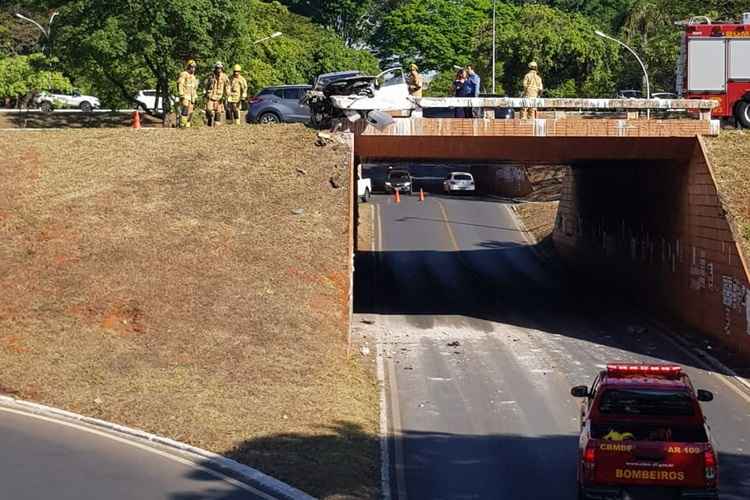 A parte danificada da mureta foi retirada e houve limpeza do local antes da liberação