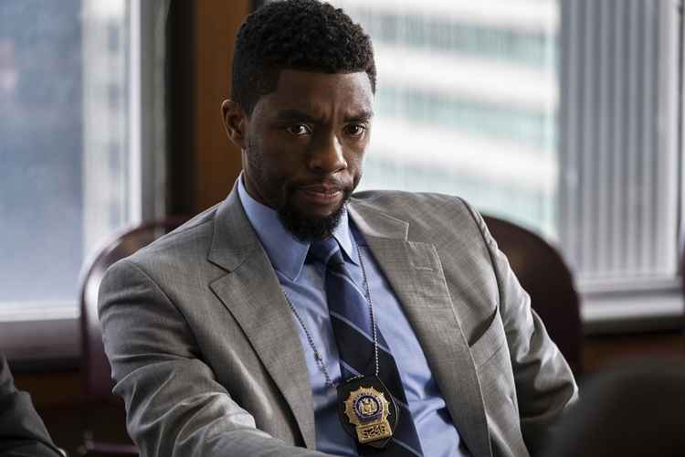 Com Chadwick Boseman e Sienna Miller, 'Crime sem saída' ganha trailer 