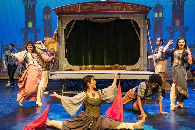 Espetáculo 'Aladdin, o Musical' mistura linguagens para contar histórias de amor, de aventura e de imaginação