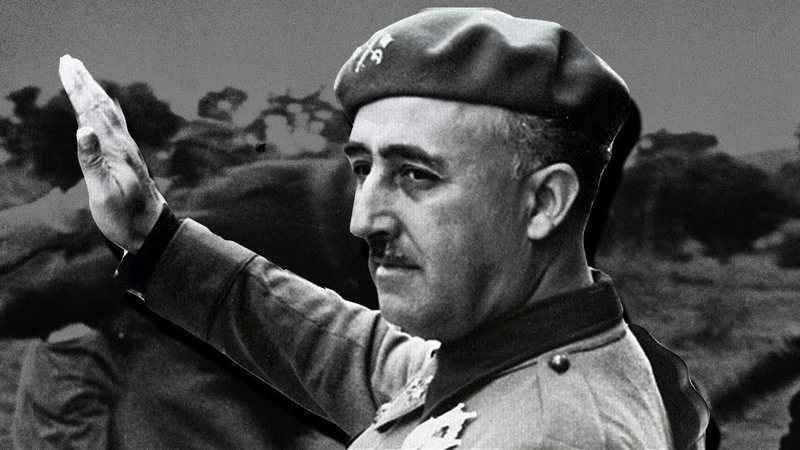 Restos mortais de Francisco Franco são exumados 44 anos após sua morte