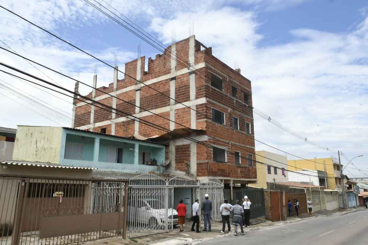 A construção tinha autorização para dois pavimentos, mas o imóvel já chegava ao quarto andar