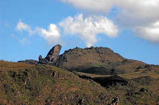 No município, está o Pico do Itacolomi, ponto mais alto da Serra do Espinhaço