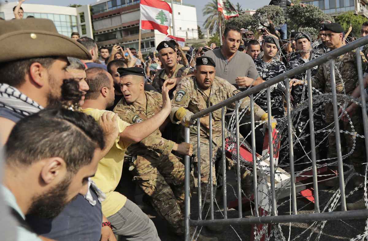 Protesto Líbano - (foto: Anwar Amro/ AFP) Protesto Líbano - (foto: Anwar Amro/ AFP)