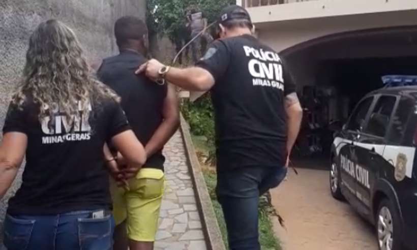 Padrasto sendo levado pela polícia militar após denúncia de abuso sexual contra enteadas - (foto: Polícia Militar de Minas Gerais/Divulgação) Padrasto sendo levado pela polícia militar após denúncia de abuso sexual contra enteadas - (foto: Polícia Militar de Minas Gerais/Divulgação)
