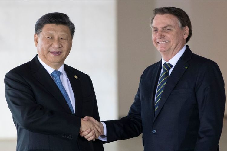 dois homens se cumprimentando - (foto: AFP / POOL / Pavel Golovkin) dois homens se cumprimentando - (foto: AFP / POOL / Pavel Golovkin)