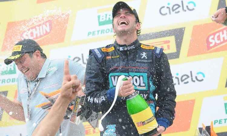 Piloto Tuka Rocha, que morreu num acidente aéreo - (foto: Stock Car/Divulgação) Piloto Tuka Rocha, que morreu num acidente aéreo - (foto: Stock Car/Divulgação)