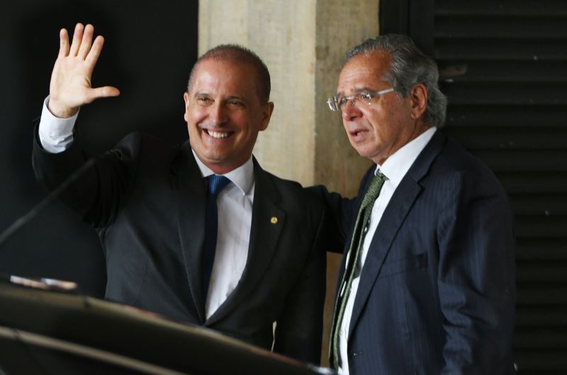 Governo anuncia descontingenciamento do orçamento e revisa deficit primário