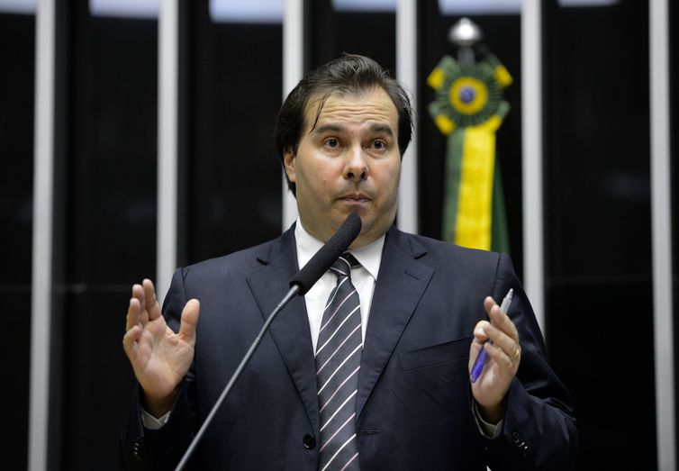 Ele se reuniu com o ministro Alexandre de Moraes, do Supremo Tribunal Federal (STF), autor da primeira proposta que tem como objetivo realizar uma série de alterações legais - (foto: Wilson Dias/Agência Brasil)
Ele se reuniu com o ministro Alexandre de Moraes, do Supremo Tribunal Federal (STF), autor da primeira proposta que tem como objetivo realizar uma série de alterações legais - (foto: Wilson Dias/Agência Brasil)