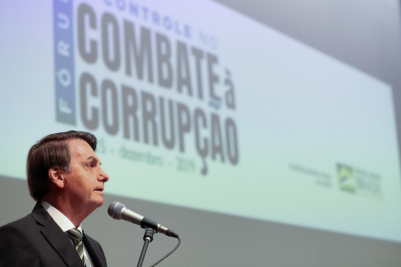 Bolsonaro regulamenta sigilo de dados de denunciante que delatar corrupção