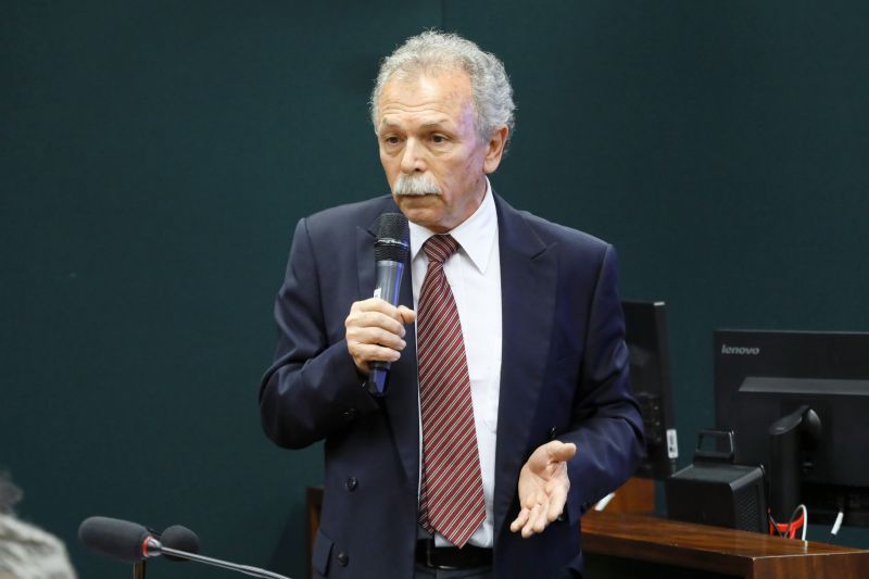 Revista Nature chama cientista demitido por Bolsonaro de ''herói nacional''