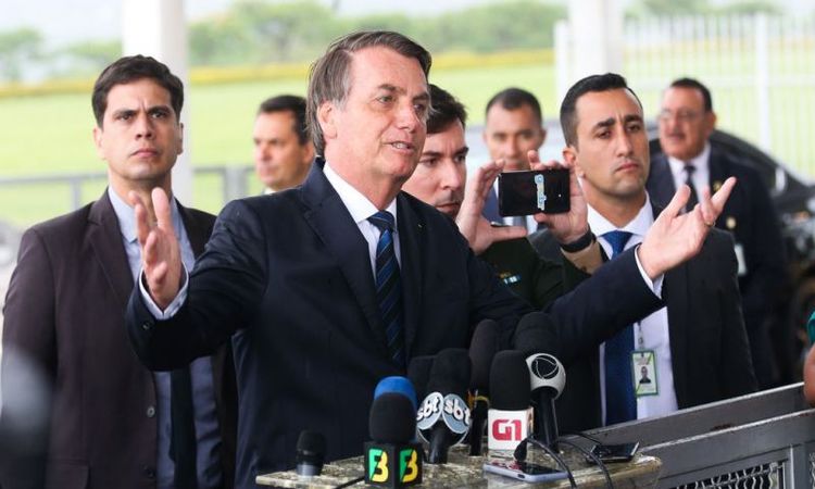 MP suspeita que Flávio usou PM, imóveis e loja para lavar