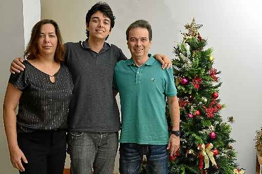 Nascidos em 24 de dezembro, véspera de Natal, contam as experiências de dividir o momento com a festa cristã