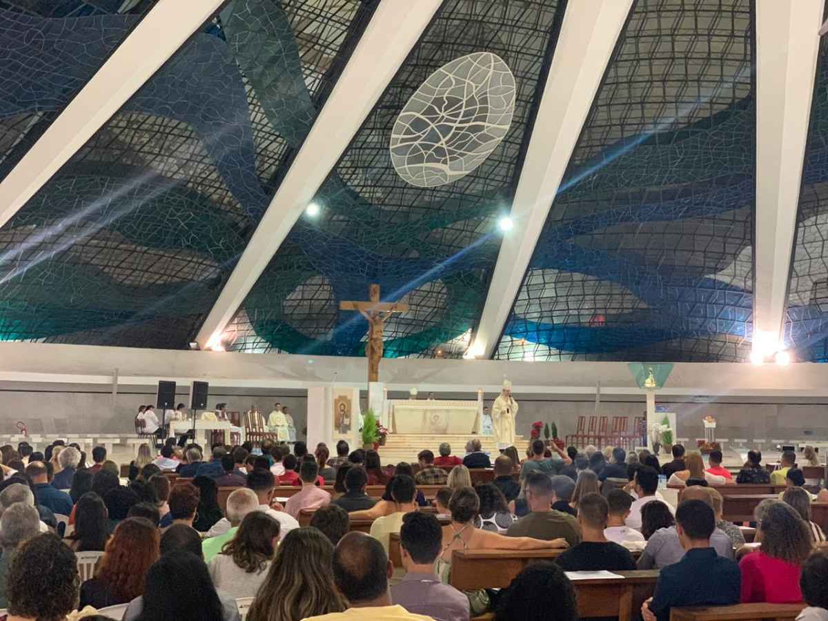 Durante a homilia, Dom Sérgio pediu aos fiéis para que nesta data estivessem diante de suas famílias dispostos a receber a presença de Jesus