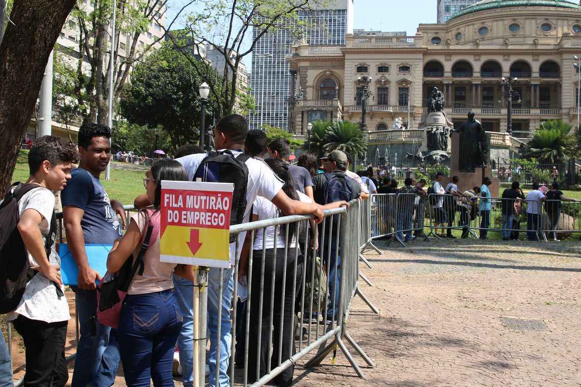 Emprego com carteira de trabalho assinada chegou a 33,4 milhões