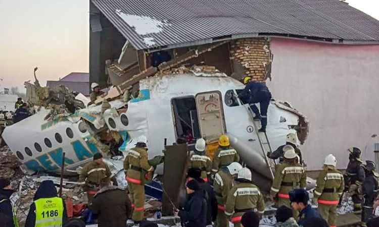 Pelo menos 12 pessoas morreram em acidente aéreo no Cazaquistão