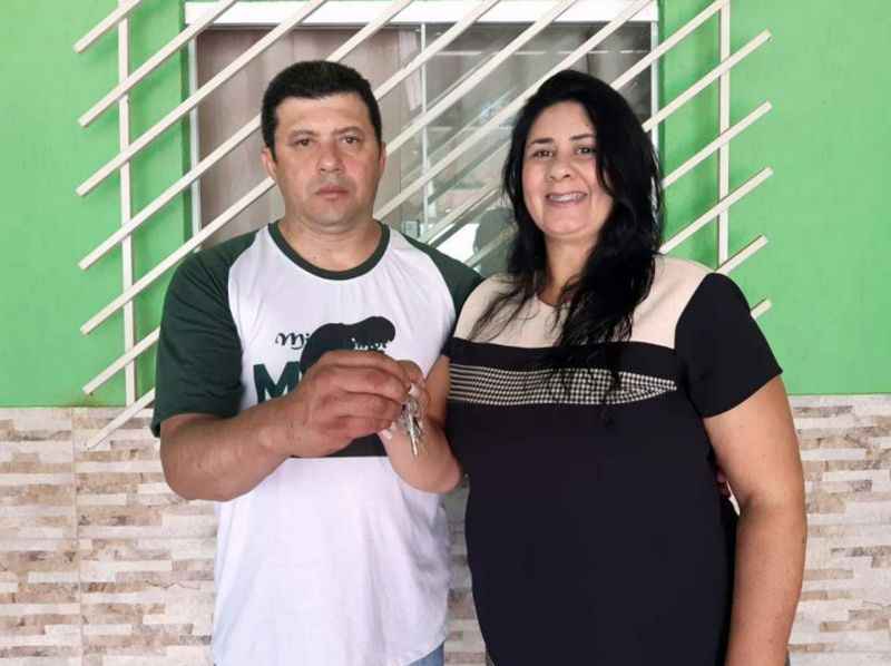 Janaína e o marido, Julio, tiveram o empréstimo negado duas vezes até comprar um imóvel em Águas Lindas de Goiás, onde é mais barato