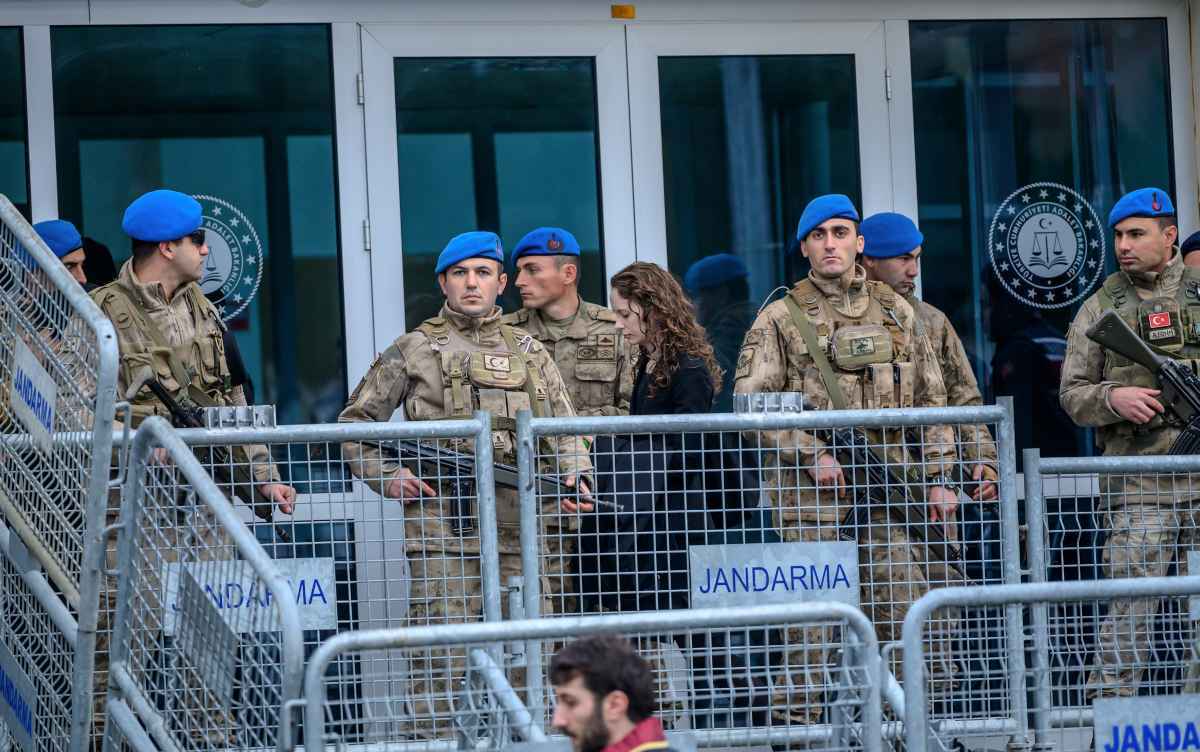 As forças de segurança anunciaram a detenção em Istambul de 20 suspeitos de vínculos com o EI