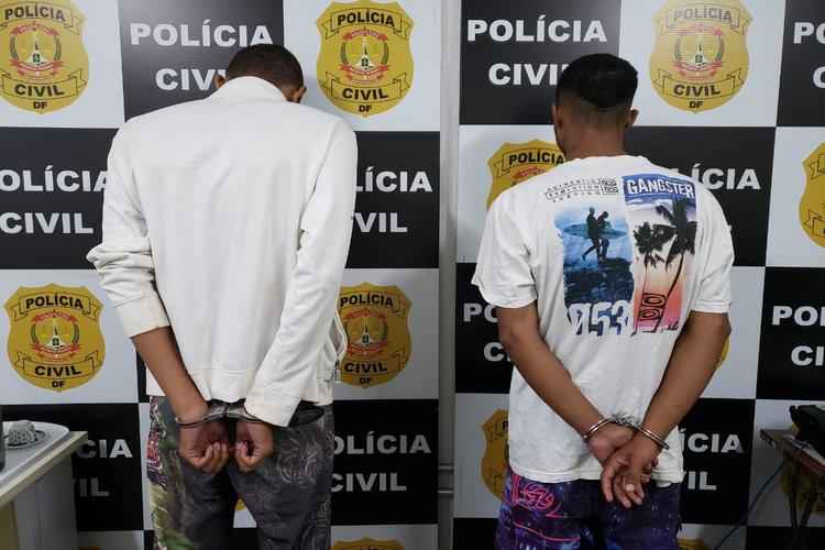 Durante a operação, batizada de Jingle Bells, agentes da 6ª Delegacia de Polícia (Paranoá), em conjunto com a Divisão de Operações Especiais (DOE), prenderam Luiz Gustavo dos Santos, 19 anos e Lucas Correia do Nascimento, 22 anos