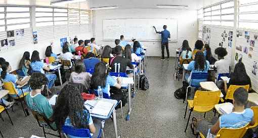 Ensino médio teve 6,2 milhões de matrículas, 4,16% a menos que em 2018