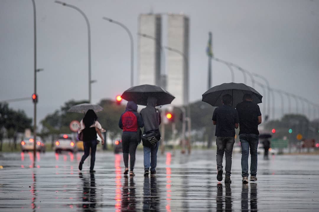 Segundo Inmet, há possibilidade de chuva para a hora da virado de ano