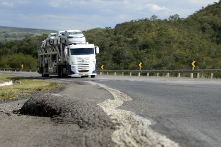 Veículos de grande porte vão estar restringidos de trafegarem nas rodovias federais que cortam o país.