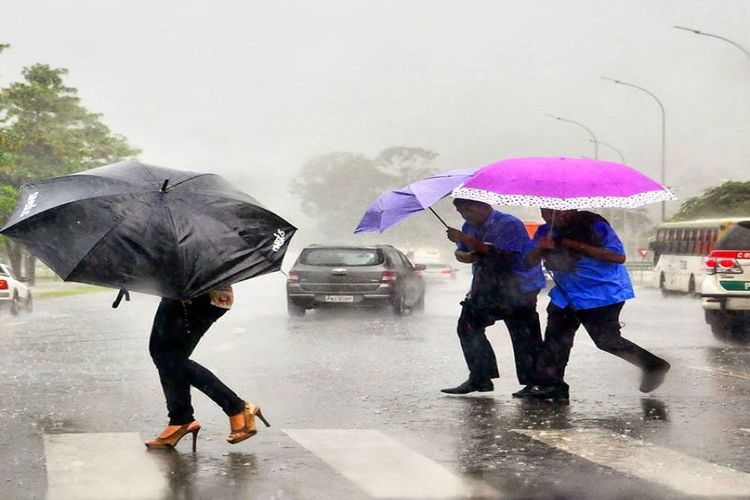 Brasilienses devem se preparar para virada do ano com chuva