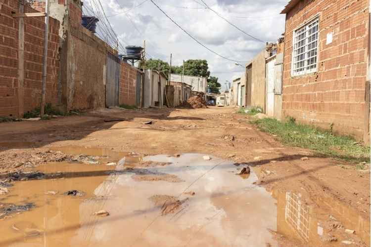 ''Temos pessoas passando fome enquanto os 10% mais ricos concentram 41,9% da renda total do país. O IBGE nos revela que os mais pobres perderam mais de 3% da renda, enquanto os mais ricos cresceram 8%''