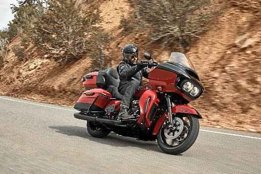 Novo modelo  Road Glide Limited incorpora eletrÃ´nica no motor e nos freios, e tem carenagem que lembra o nariz do terror dos mares, com duplo farol em LED, mas preserva formas volumosas