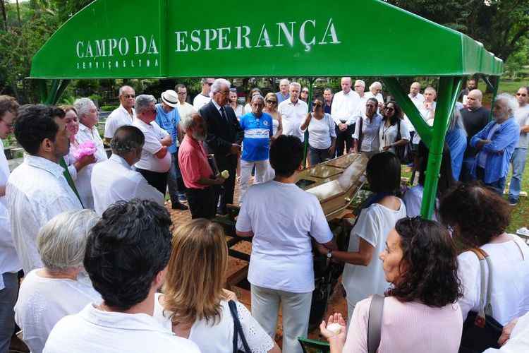 Cerca de 55 pessoas prestaram homenagens Ã  cÃ©lebre figura brasiliense