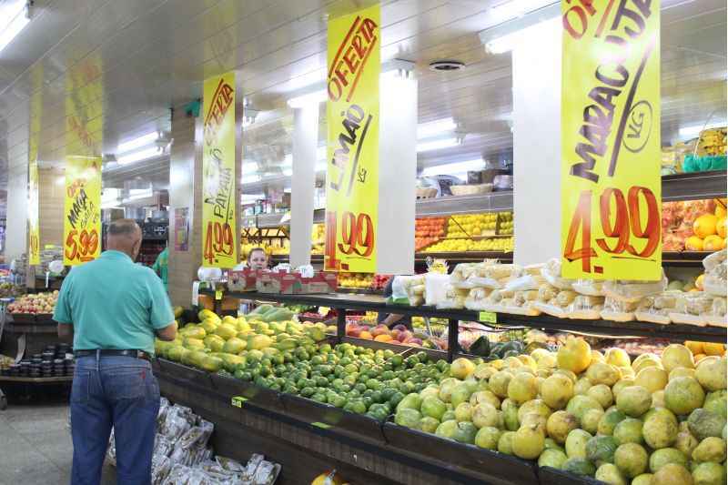 PreÃ§o da cesta bÃ¡sica caiu apenas em Aracaju, diz Dieese