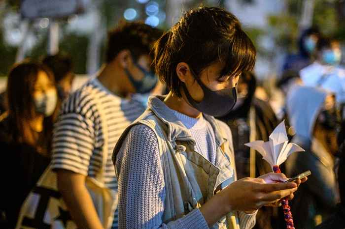 Em marÃ§o de 2015, 5% dos adultos apresentaram sintomas de TEPT em comparaÃ§Ã£o com 32% das pessoas observadas entre setembro e novembro de 2019