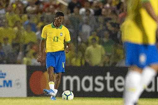 Presente no festivo jogo das seleÃ§Ãµes de masters de Brasil e ItÃ¡lia, o veterano recorda detalhes da conquista do tetra nos EUA e comenta a nova geraÃ§Ã£o de defensores do paÃ­s