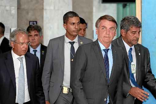 O presidente Jair Bolsonaro disse que o reajuste do salÃ¡rio mÃ­nimo seguirÃ¡ para o Congresso por meio de medida provisÃ³ria