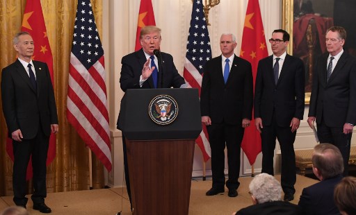 Presidente dos EUA, Donald Trump, e o vice-primeiro-ministro da China, Liu He, o principal negociador comercial do paÃ­s.