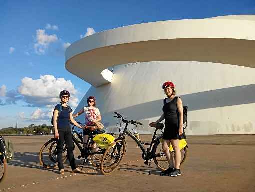 Camelo Bike Tour oferece passeios. Roteiros tÃªm entre trÃªs e cinco horas de duraÃ§Ã£o, e custam a partir de R$ 225