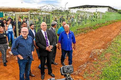 O ministro da Cidadania, Osmar Terra, e o secretÃ¡rio de Governo, JosÃ© Humberto, visitaram ontem o terreno onde serÃ¡ erguido o complexo