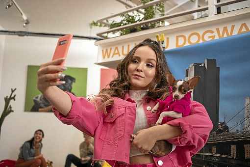 Larissa Manoela tem contrato para mais dois filmes com a Netflix