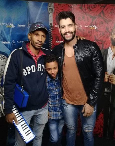 FÃ£ de Gusttavo Lima, o pequeno teve oportunidade de cantar com o sertanejo