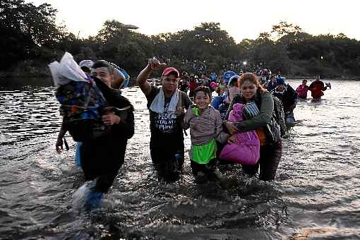 A partir de hoje, o governo de Donald Trump vai impor restriÃ§Ãµes Ã  concessÃ£o de documentaÃ§Ã£o a estrangeiras gestantes que forem consideradas suspeitas de querer entrar no paÃ­s para dar Ã  luz e garantir cidadania norte-americana aos filhos