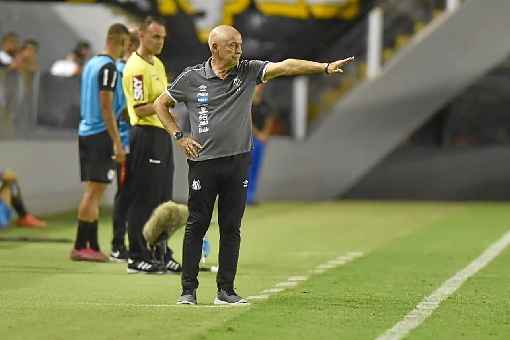 O novo tÃ©cnico do Peixe alterou o padrÃ£o de atuaÃ§Ã£o da equipe