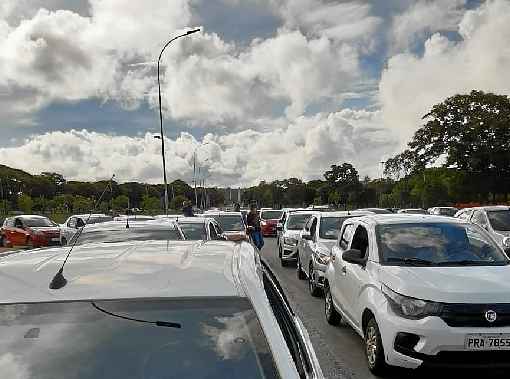 Trabalhadores seguiram do fim da Asa Norte ao Aeroporto Internacional de BrasÃ­lia