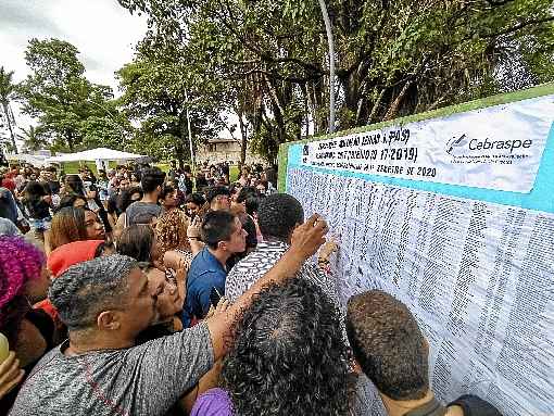 Aprovados no PAS, estudantes de Ã¡reas carentes do Distrito Federal relembram dificuldades enfrentadas durante a preparaÃ§Ã£o e celebram a oportunidade de estudar na instituiÃ§Ã£o