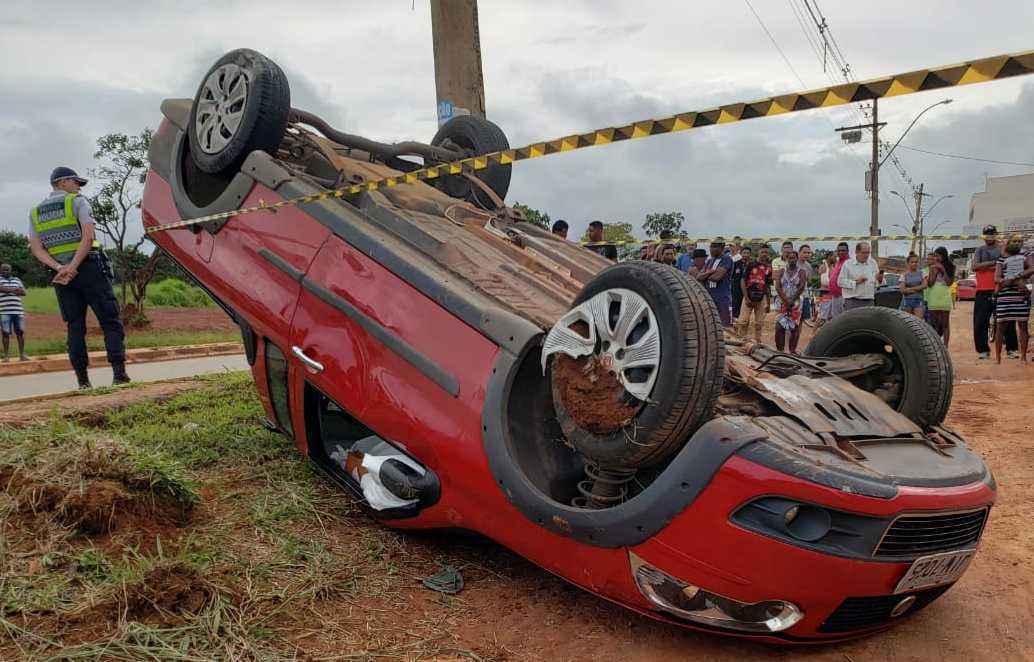 Ao chegar no local do acidente, a equipe de socorro do Corpo de Bombeiros encontrou a vÃ­tima sem os sinais vitais