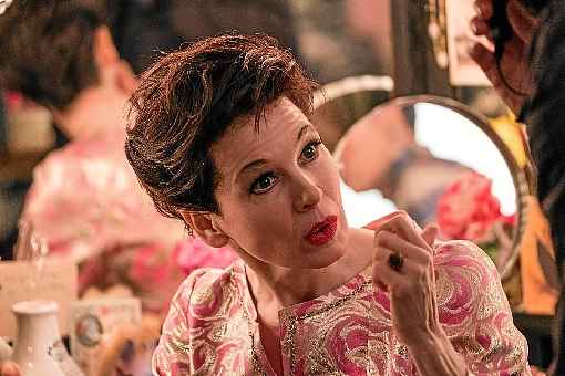 Com uma indicaÃ§Ã£o ao Oscar bastante badalada, a atriz RenÃ©e Zellweger dÃ¡ vida nova Ã  atriz Judy Garland, morta em 1968