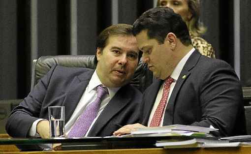 Rodrigo Maia e Davi Alcolumbre desejam que Lorenzoni continue no comando da Casa Civil