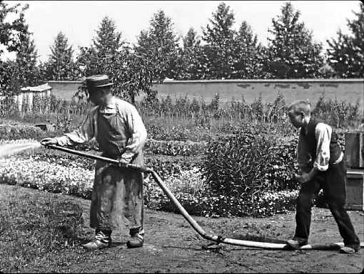 O regador regado (1895): considerado pioneiro  no quesito ficÃ§Ã£o