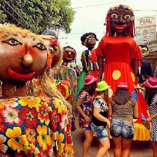 MamÃ£e TaguÃ¡: bonecos gigantes, tradiÃ§Ã£o da folia em Taguatinga