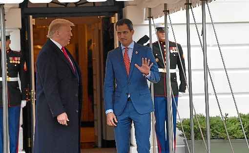 Senado absolve Donald Trump das acusaÃ§Ãµes de abuso de poder e obstruÃ§Ã£o da JustiÃ§a, e finaliza julgamento. Inocentado, presidente ganha forÃ§a para defender novo mandato, em novembro. Mitt Romney foi o Ãºnico republicano a condenar magnata