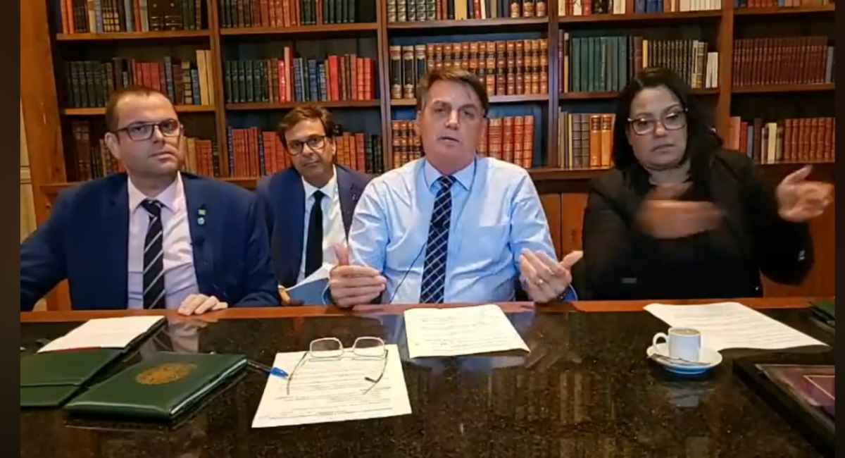 Bolsonaro disse que, caso sobre lugares, as aeronaves podem trazer pessoas da PolÃ´nia e da AmÃ©rica do Sul